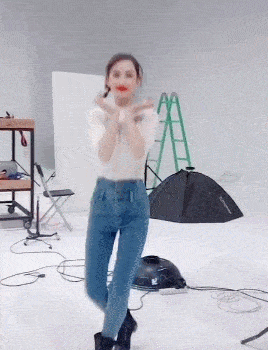 马蓉穿旗袍走路扭腰摆臀摇曳生姿s曲线太撩人