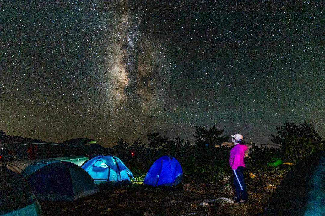 牵牛岗太子尖是露营的宝藏地,也是摄影爱好者拍摄日出,晚霞的理想去处