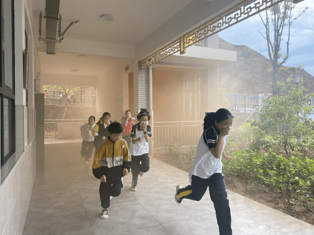 警惕在前防范在先泰顺县文祥小学开展防灾减灾演练活动