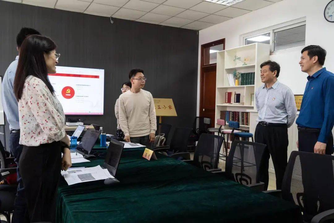 工作举措及育人成效 会计学院院长姚文韵详细介绍了学院的历史沿革