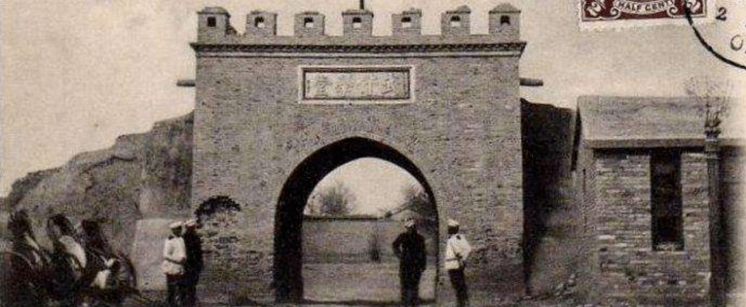 袁世凯在直隶创办了新建陆军行营武备学堂,张之洞建立了湖北武备学堂