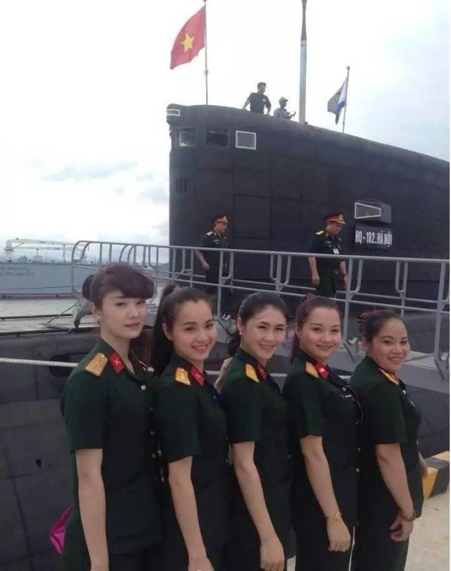 近看河内号潜艇,以越南首都命名,寄予厚望,消声瓦整齐静音性强