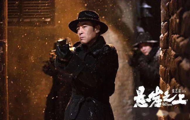 50岁于和伟《悬崖之上》《觉醒年代》霸屏:人到中年,靠啥阻止油腻感?