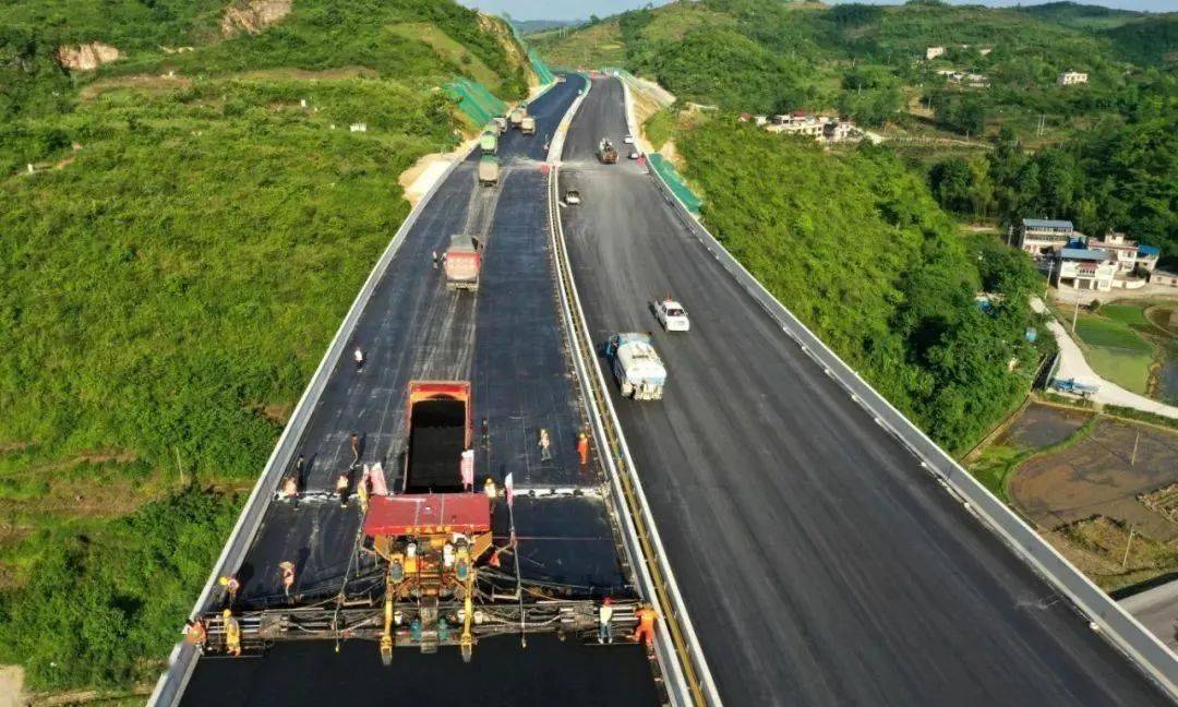 途经龙里,贵定,福泉等地,贵黄高速预计今年6月通车