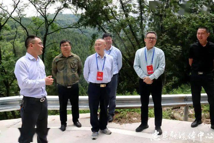 县政协副主席余成荣,宋明安,唐代文,陈炎,冉崇政参加.