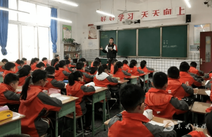 (二)在东兴区主城区小学(十三小,外国语小学,阳光学校,汉安小学,桐梓