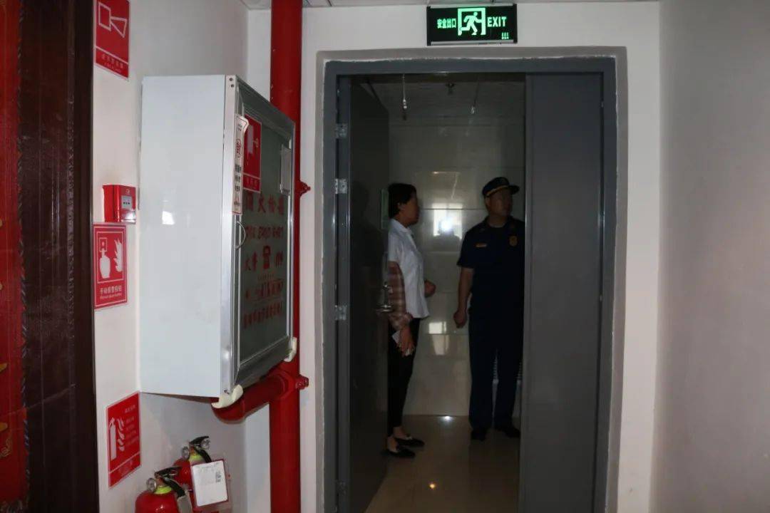 深入云锡建安社区处置涉消投诉举报,开展消防车通道规划指导帮扶_住户