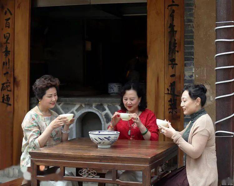 三千年辣子独味饭,场景:魏家坡撰文:郭建通出镜 蘭 兮,海水,雪人儿