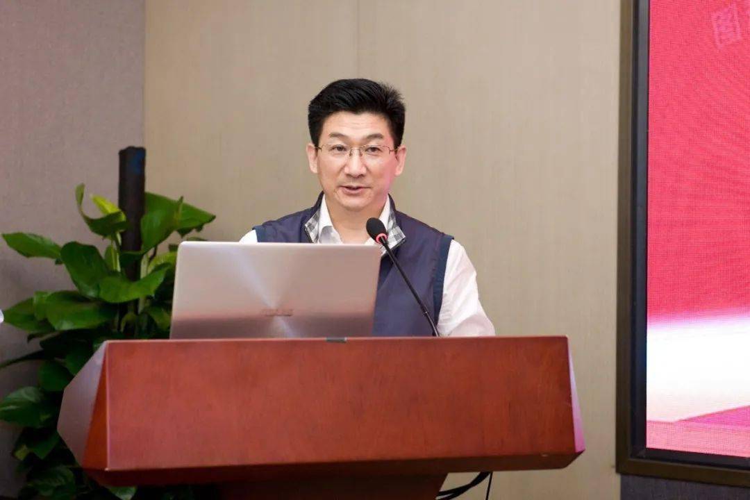 我院科研处处长魏军平提出,肺结节的筛查及精确良恶性鉴别诊断是肺癌