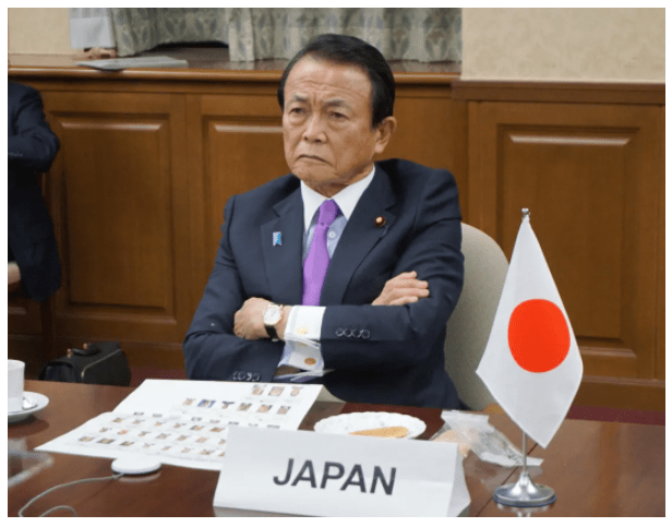 日本政府决定将核污染水排海后,副首相兼财务大臣麻生太郎即坚称"