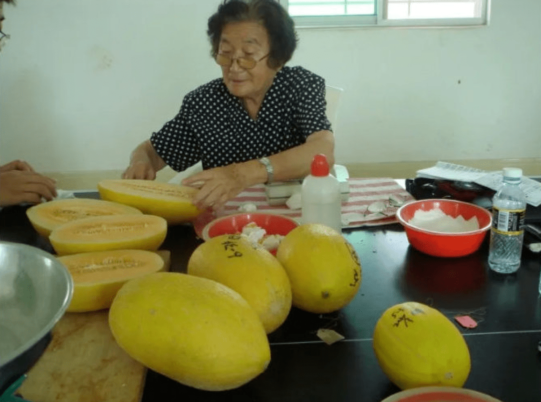 中国人能自由吃瓜,离不开这位奶奶!_吴明珠