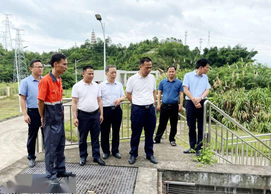 近日,连平县长林文泉率队到部分乡镇检查污水处理厂建设情况,强调要