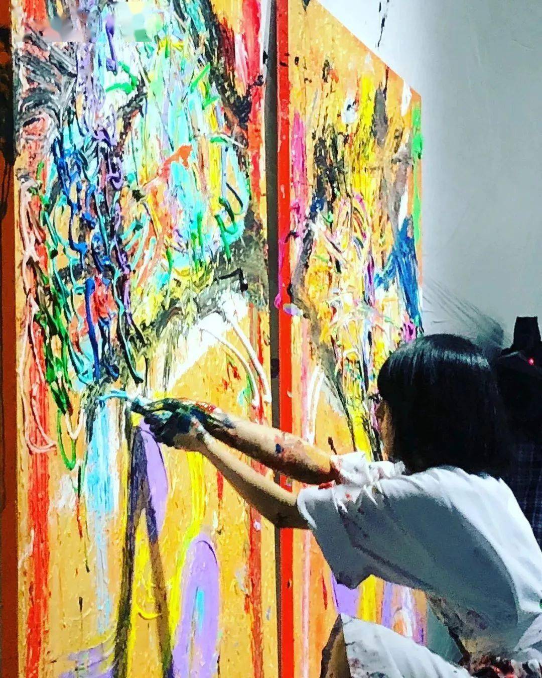 小松美羽还被称为 "地球籍的艺术家"