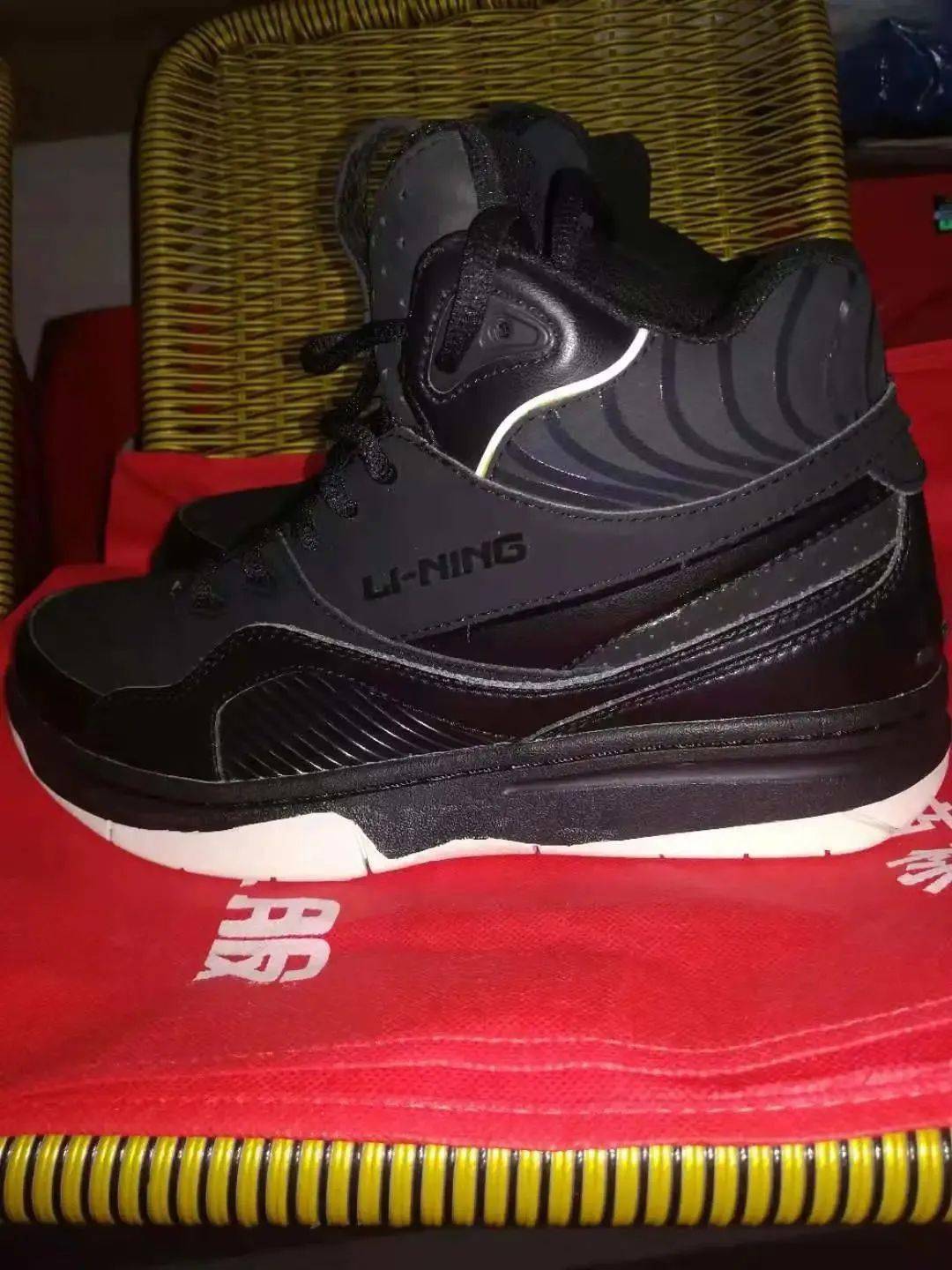 还有奥尼尔篮球鞋._李宁