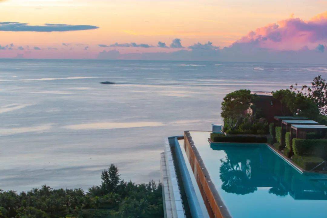 三亚保利瑰丽酒店位于海棠湾绿洲中坐拥绝美海岸美景为宾客带来别样的