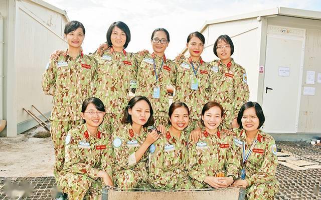 越南士兵军衔,迷彩服和常服的标志不同,是否师从了日军?