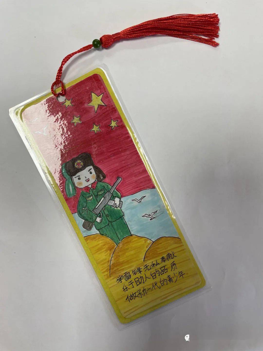 巧手做书签书香浸校园新溪中心小学开展书签制作活动