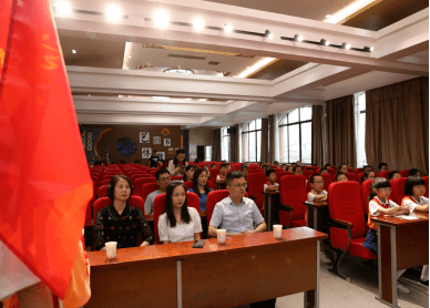 小学"红领巾心向党"主题活动6月2日至3日,团市委书记魏翔,副书记彭琪