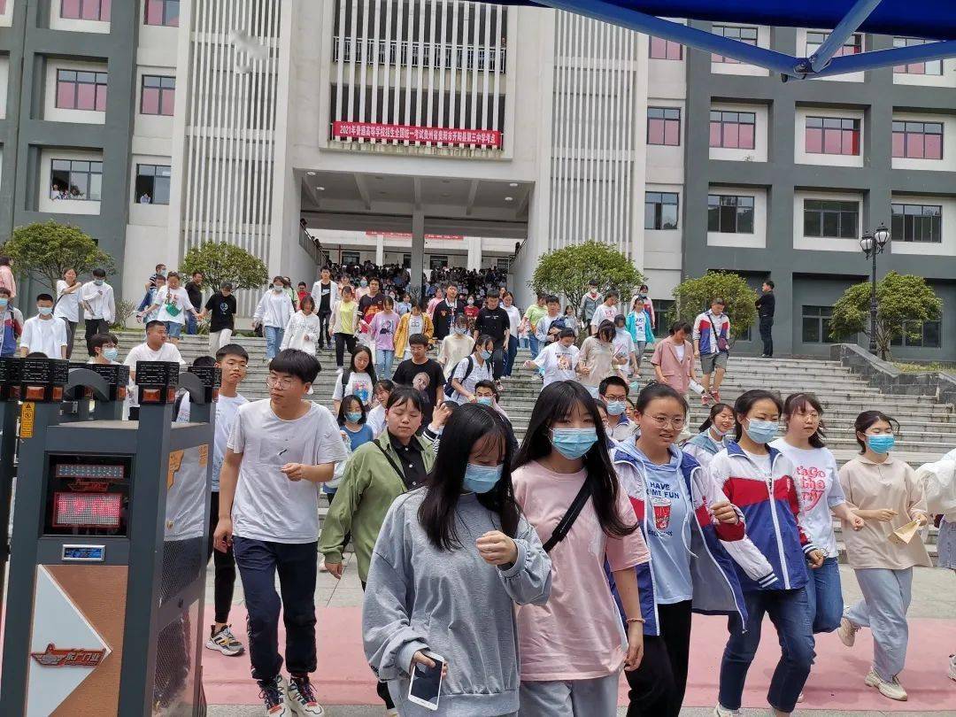开阳县第三中学▲ 摄影:杨齐心修文中学▲ 摄影:杨康艳白云区第一高级