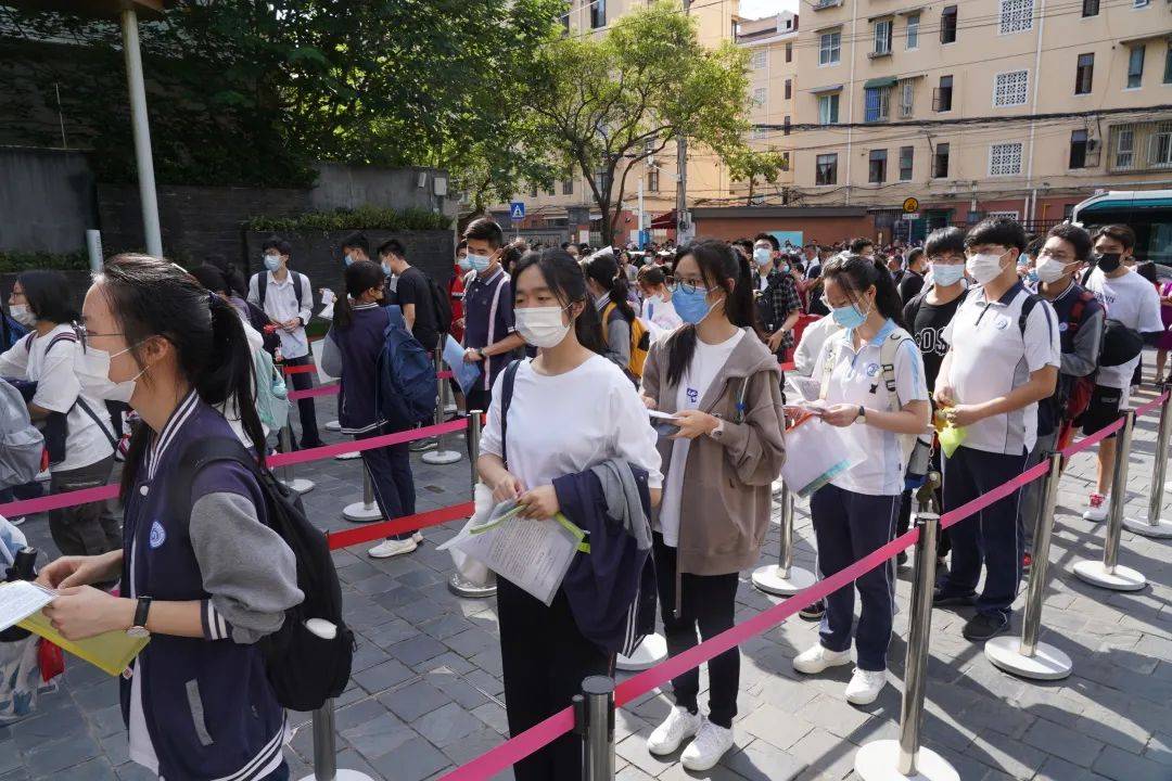 直击高考首日!普陀学子加油!_考场