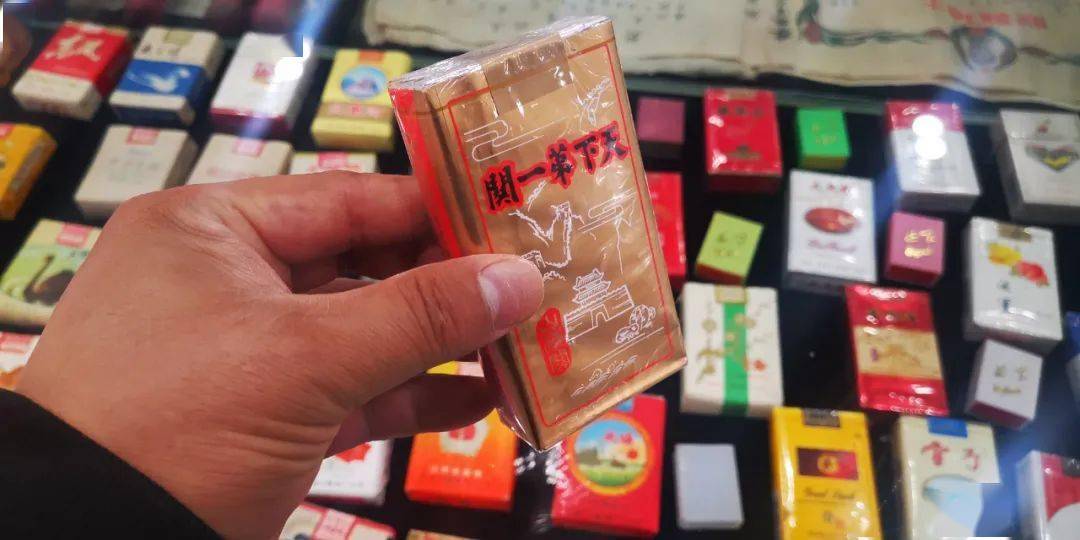 张家口市工业局制烟厂的万寿山香烟,50年代的高端产品!