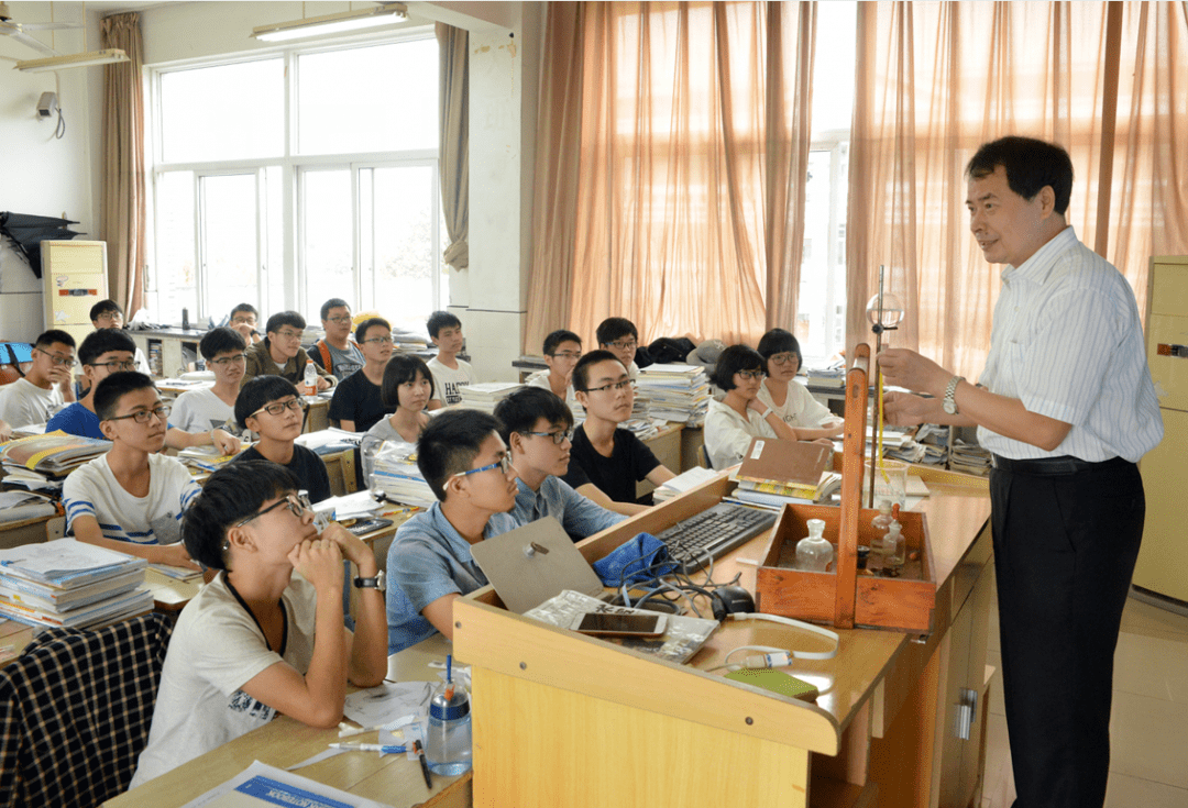 天台中学正高级教师陈红39个春秋用爱陪伴学生成长