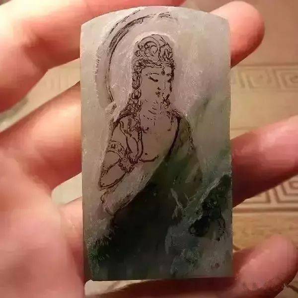 如何将垃圾边角料雕的出神入化,变成有价值的翡翠观音牌!