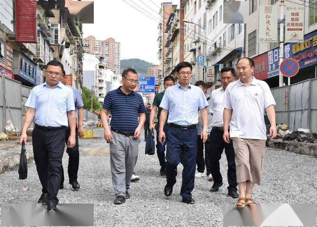 曾伟率队调研道真至务川公路养护和城区污水管网建设工程