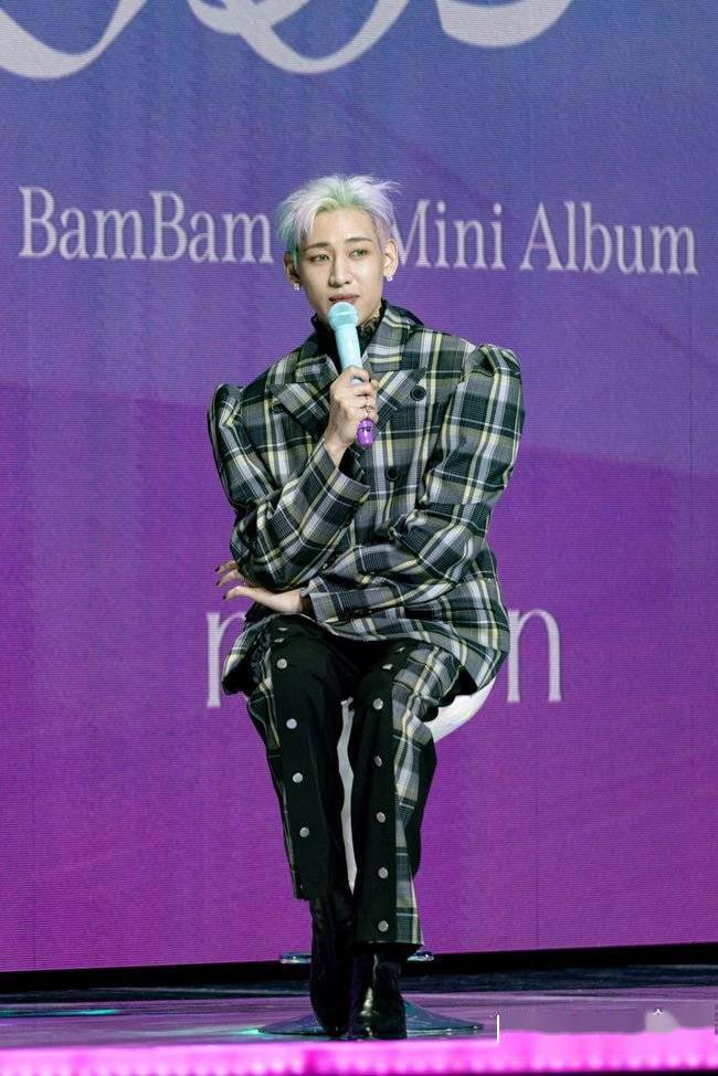 bambam出席首张个人迷你专辑《ribbon》线上媒体发布会