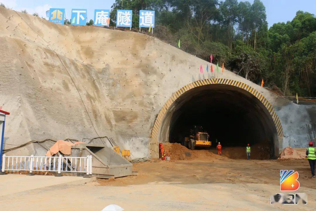 南湛高速下庵隧道位于博白县松旺镇,左洞长2164米,右洞长2146米,为洞