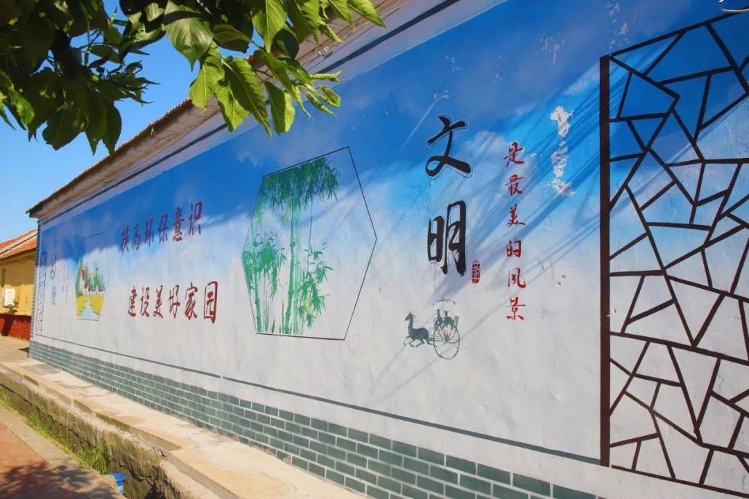 文明视角 | 东港区涛雒镇:文化墙绘提升乡村颜值
