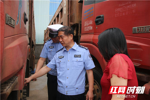 衡东县公安局交警大队结合"安全生产月"工作部署,紧盯易引发交通事故