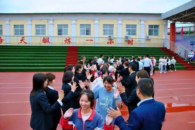 青春不散场师生永同心黄陵县隆坊中学2021届九年级毕业典礼