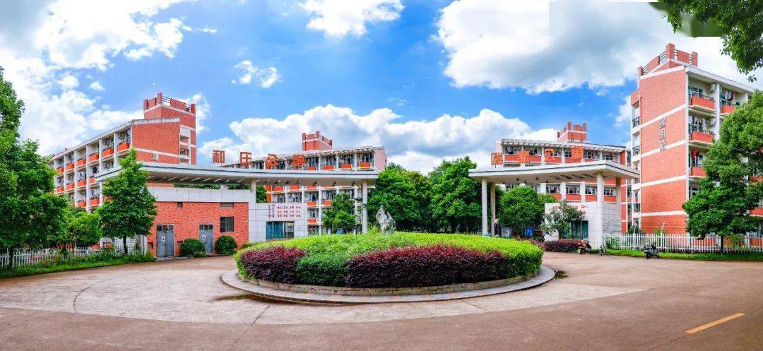 是由浙江师范大学与浙江师范大学附属中学(金华二中)共同创办的全日制