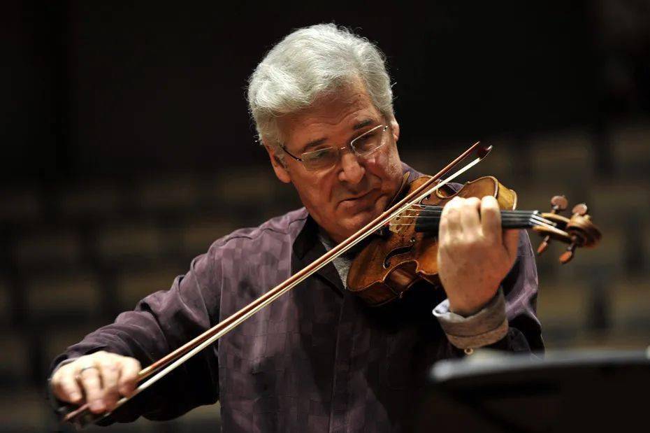 曾经有人向著名的小提琴家,中提琴家祖克曼(pinchas zukerman)提问说