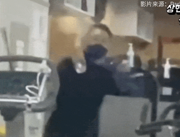 往往压轴的才是最骚的 跑步机上的他 外八 夹腿 甩手  看把教练吓得