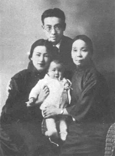 (家中陪孩子念书)(1935年摄于家中,男童梁从诫,女童梁再冰)(1928年,与