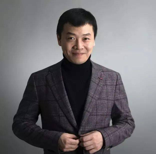 在灿烂阳光下 集体 词 贺慈航 执笔 印青 曲               滑查看哦