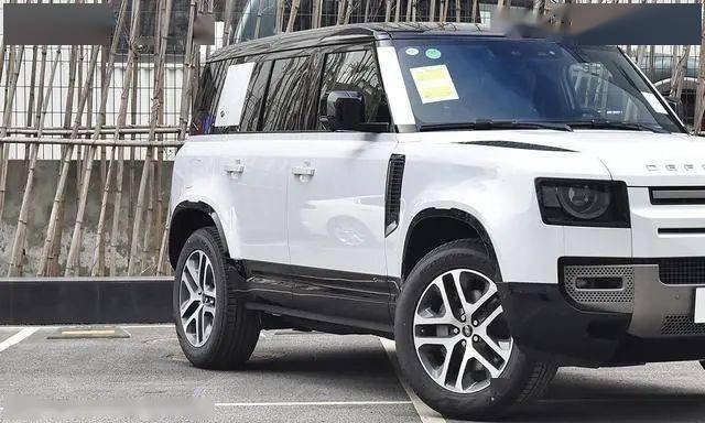 外观硬朗又豪华的suv,自重2.4吨配6缸引擎,车长5018有