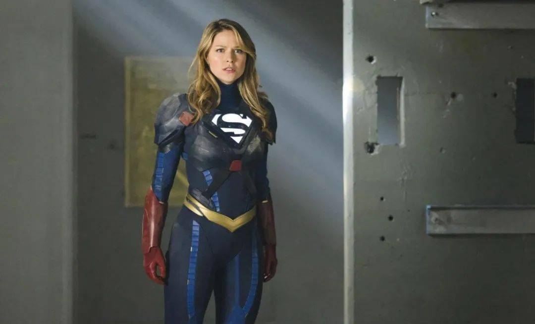 然后就来到了正在拍摄的《闪电侠》电影中女超人,这里的女超人由演员