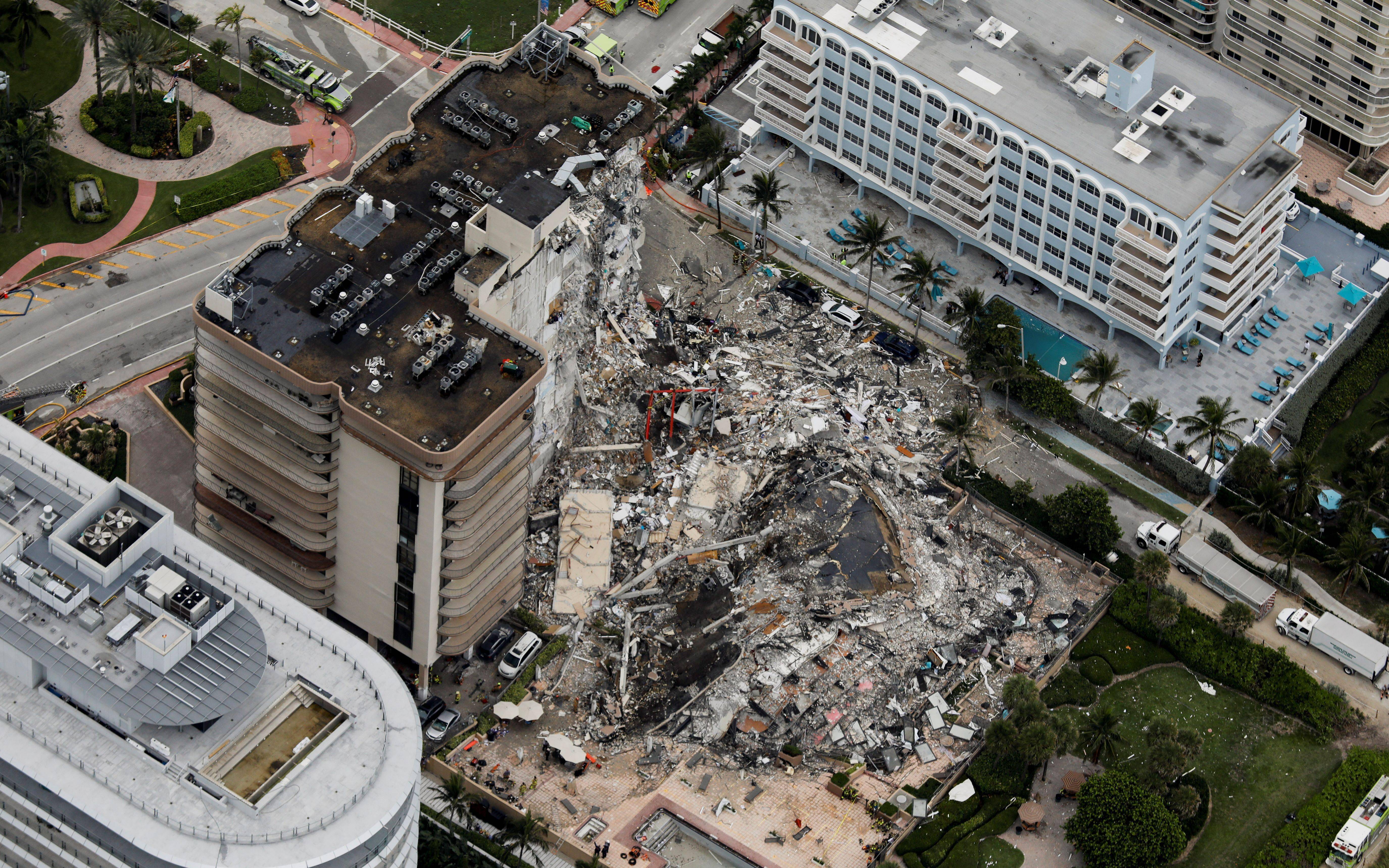 新闻8点见丨美国迈阿密一公寓倒塌目前仍有至少99人失踪