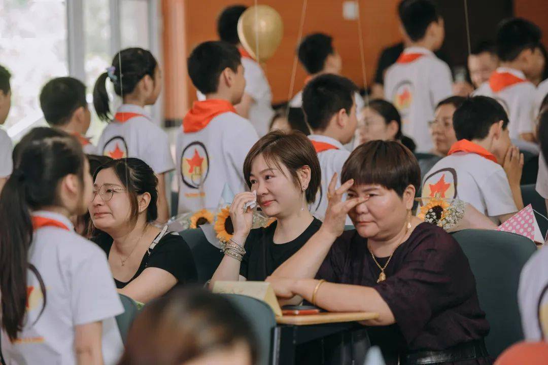 童心跟党走,花儿向阳开 ——2021届三年级十岁成长礼