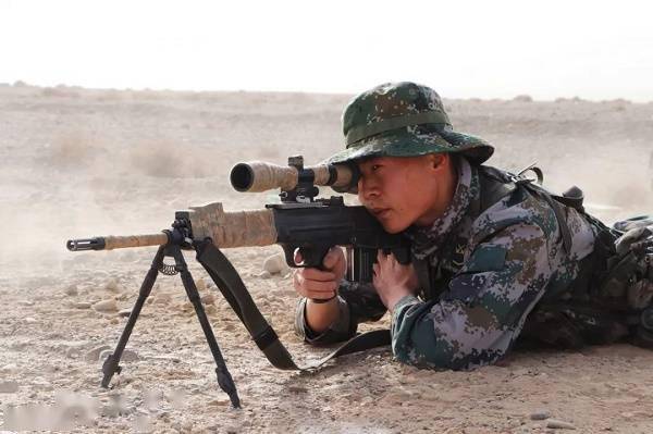 88式狙击步枪是中国自行研制的第一代狙击步枪,也是世界第一支装备