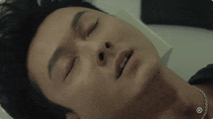 像这样的不稳定因素还体现在本片的 叙事上,故事的信息量相当大,可