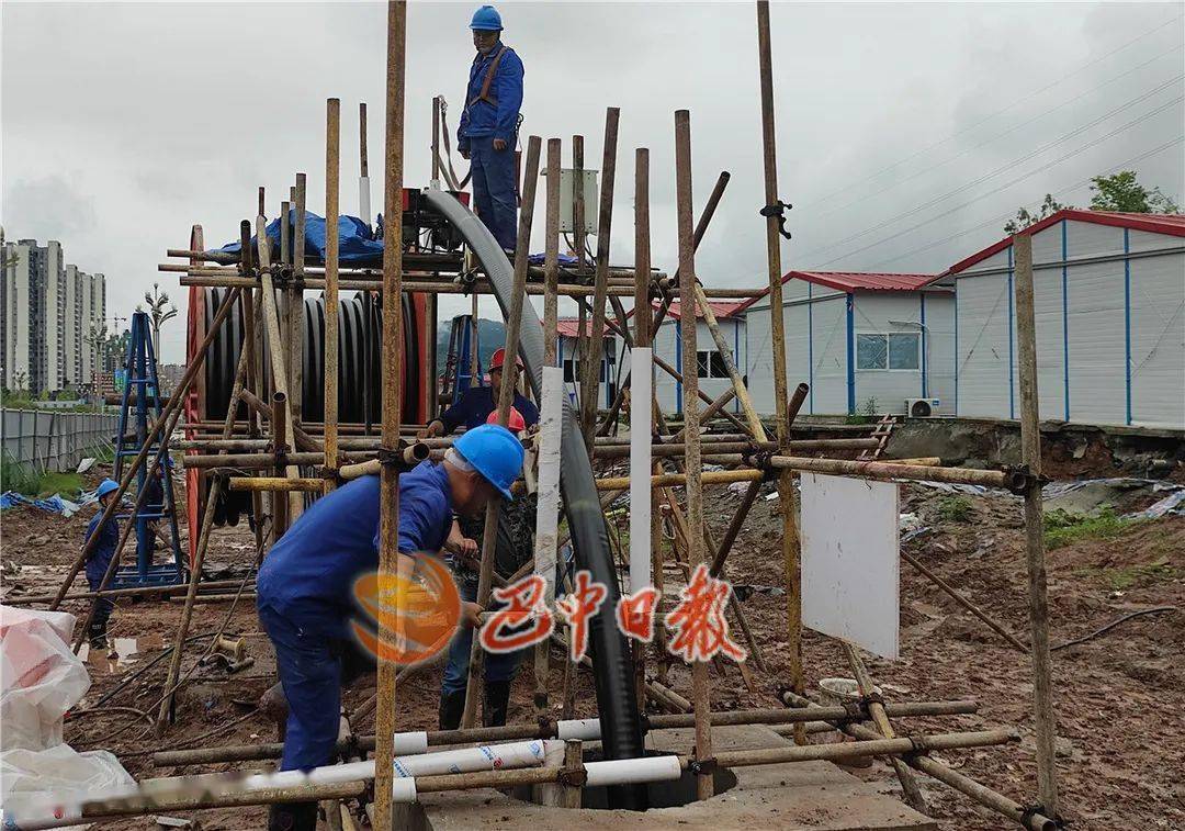 电缆敷设完毕,7月20日前完成整个线路割接,届时,站前广场内的六座高压