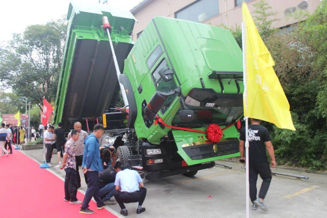 引领行业绿色新风潮丨豪沃tx智能渣土车登陆上海滩