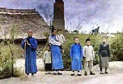 1909年中国清朝彩色老照片曝光,想不到和电视剧差距这么大