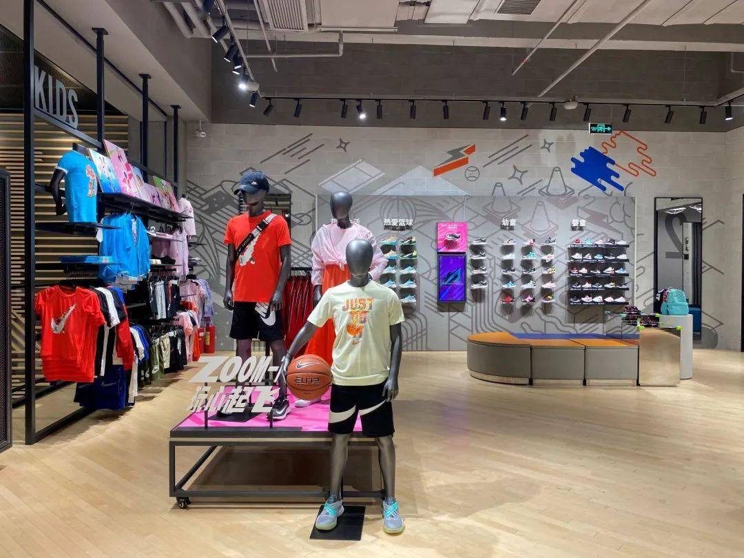 长楹龙湖天街nike 店庆嗨购