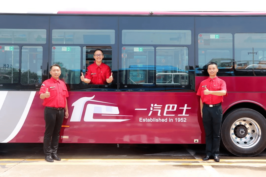 广州第一巴士换logo了新车设计很人性