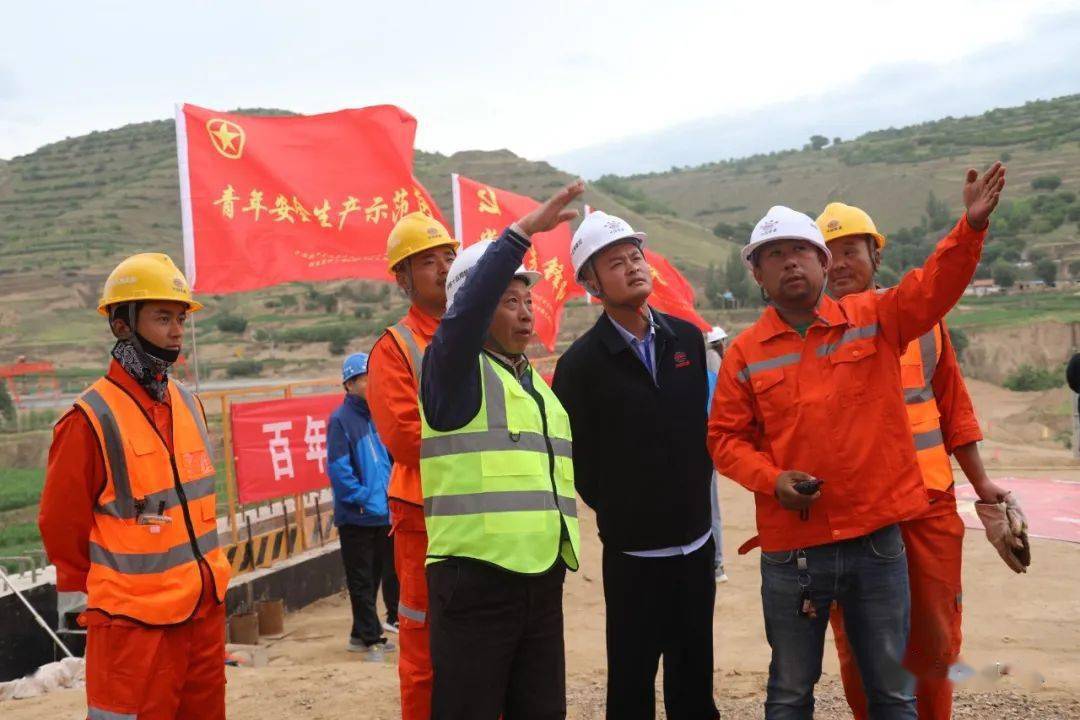 银昆高速公路彭阳过境段首片t梁成功架设